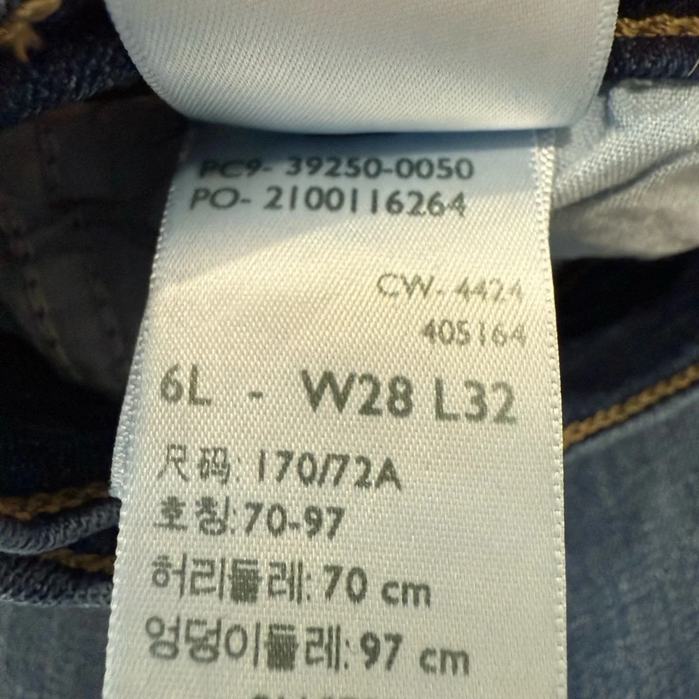 Levi's Classic Blue Jeans - Picture 3 of 3